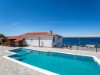 Ude