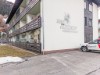 Ude